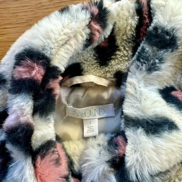 Abound Women's White Faux Fur Leopard Print Puffer Jacket Coat - Picture 7 of 8